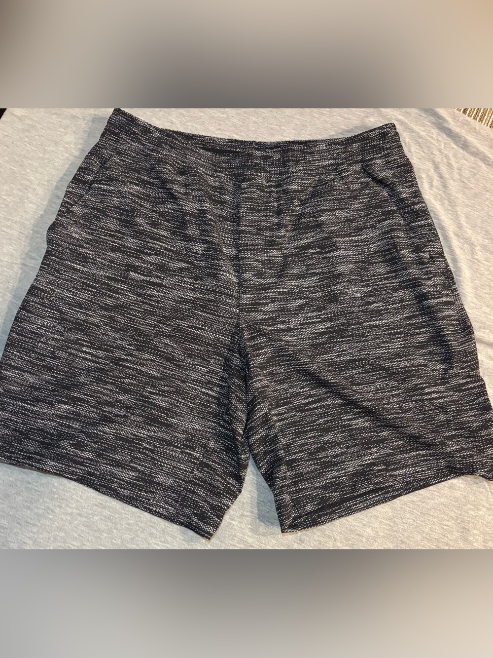 lululemon mens Black Heather Stretch Athletic Shorts with liners, XL size